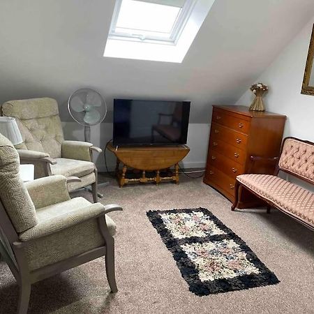 Helens Haven First Floor Apartment Via Stairs 프레스턴 외부 사진